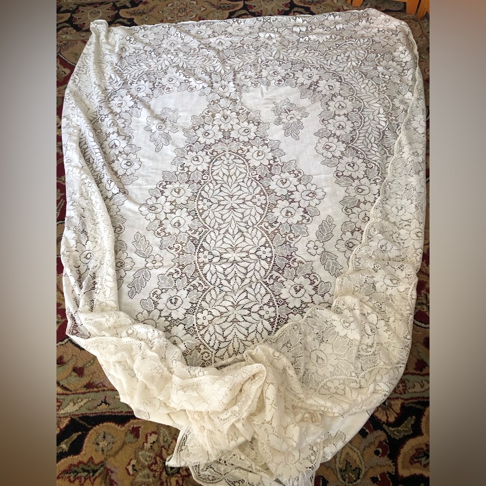Vintage Ivory Lace Tablecloth 60x90”
Floral Cottagecore Lace
